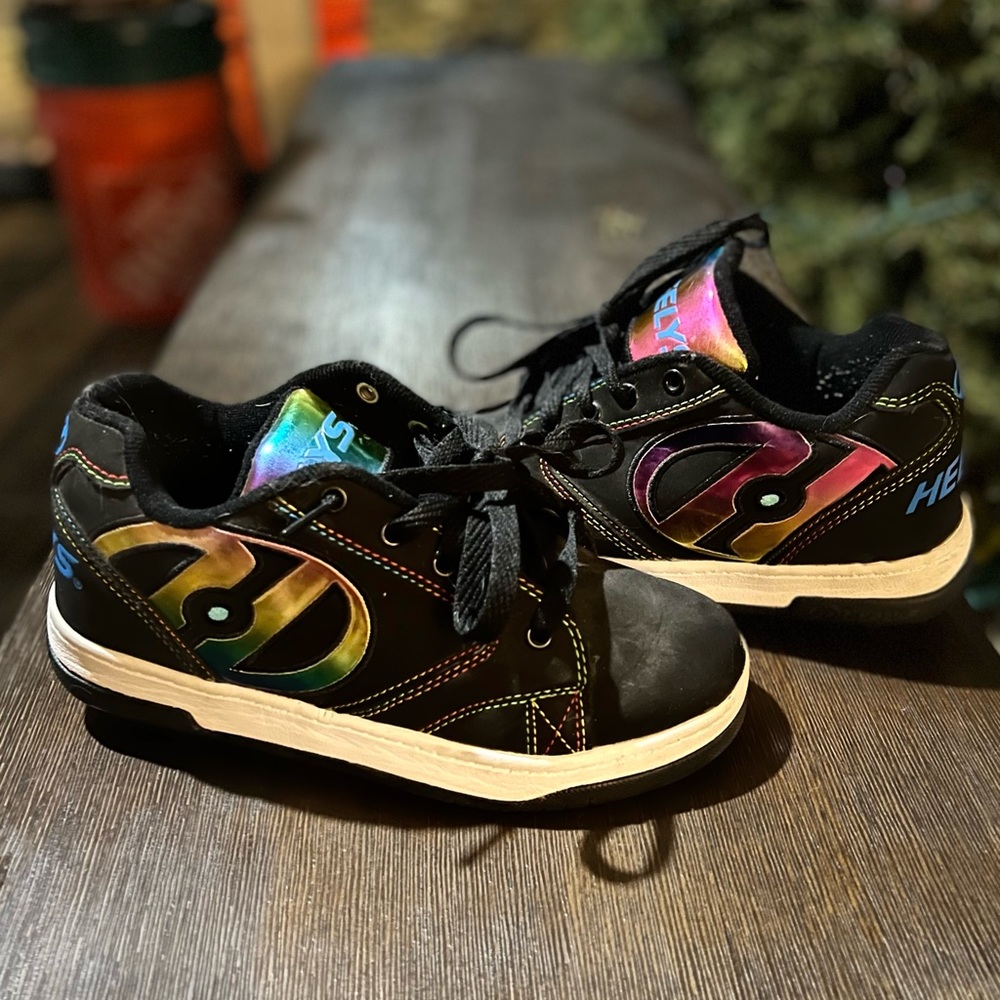 Size 4 Heelys